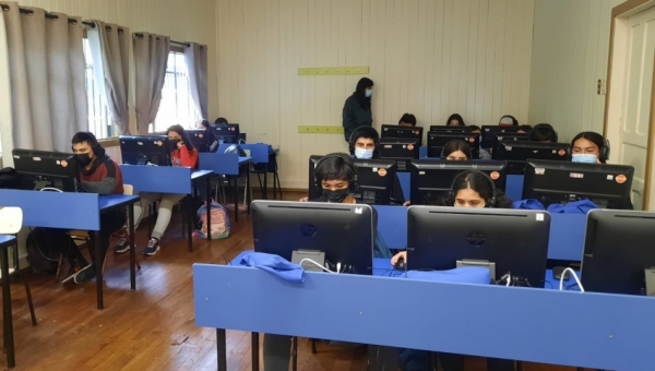Futuros kinesiólogos realizaron charla en línea a escolares del Liceo Bicentenario de Vilcún